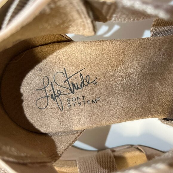 Life Stride Soft System Hayden Women's Beige Faux Leather Wedge Heels Size 6.5M - Picture 5 of 5